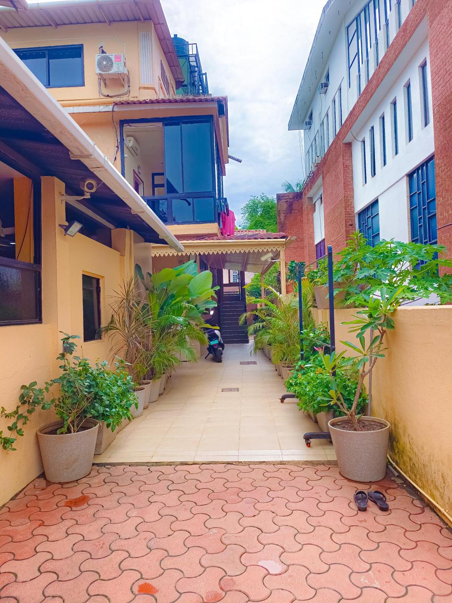 Shradha Luxury Apartment *